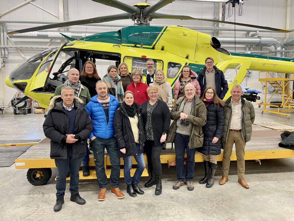Direktionen framför helikoptern i Lycksele